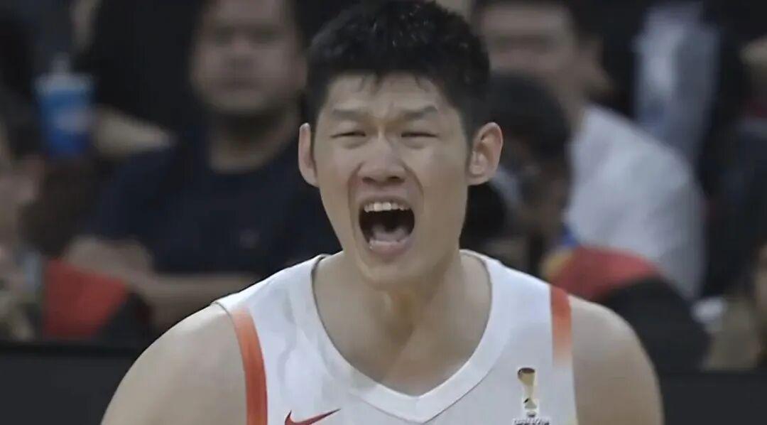 国际足联-半场结束，中国男篮暂时落后